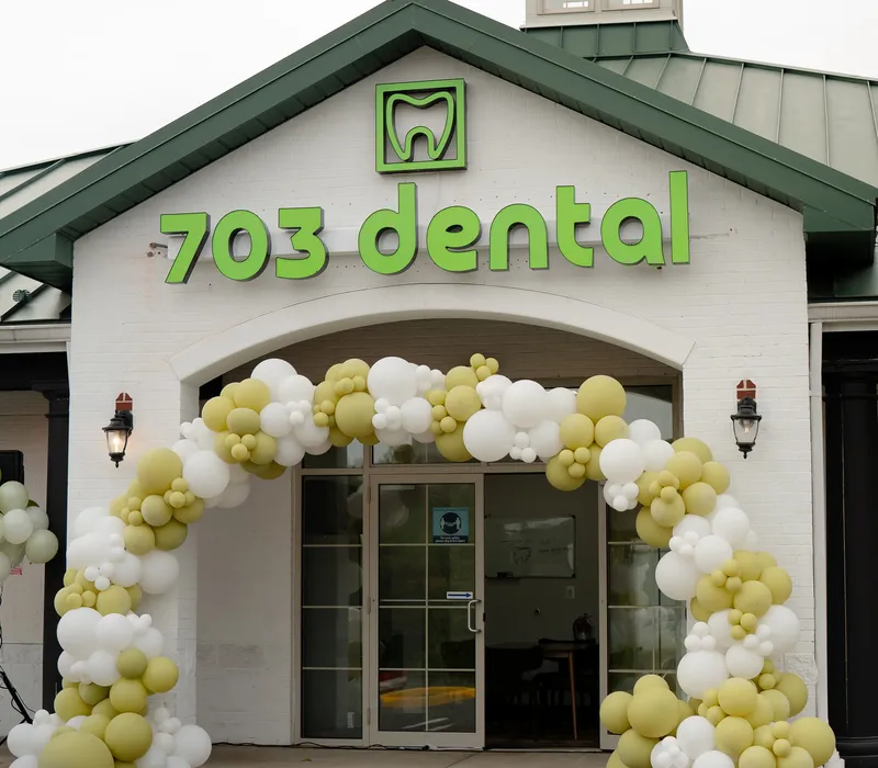 Entrada de la oficina de 703 Dental en Minnieville Rd, Woodbridge, VA